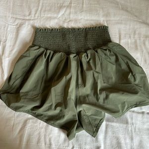 NWOT OFFLINE BY AERIE REAL ME
SMOCKED RUNNING SHORT